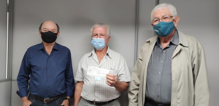 Coopergranel doa computador em comemoração ao Dia C