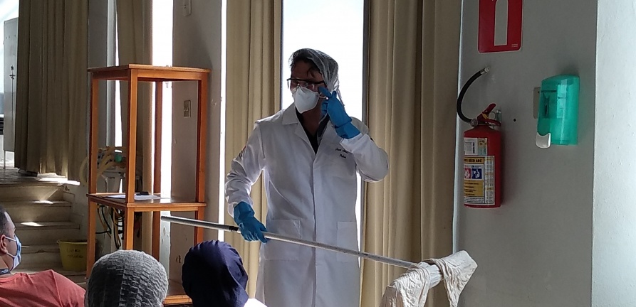 Prevenção à Covid-19: profissionais do HNSC participam de capacitação sobre limpeza hospitalar