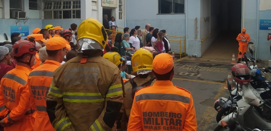 HNSC realiza simulado de evacuação junto aos Bombeiros