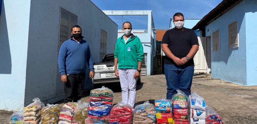 Rotaract Club doa cerca de 200 kg de alimentos para HNSC